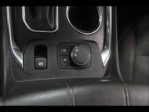 Used 2023 Chevrolet Traverse LT FWD image 17