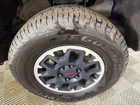 Used 2024 Toyota Tacoma TRD Off-Road image 12