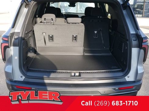 New 2026 Chevrolet Traverse LT w/ Midnight/Sport Edition AWD/4WD image 16