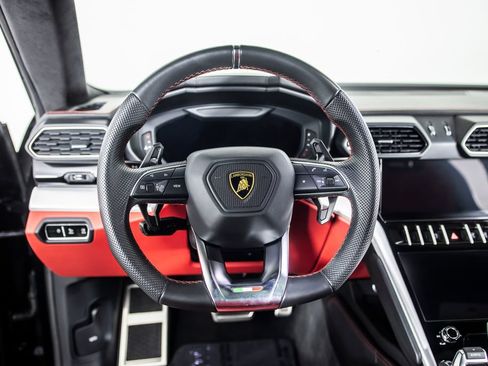 Used 2021 Lamborghini Urus AWD/4WD image 28