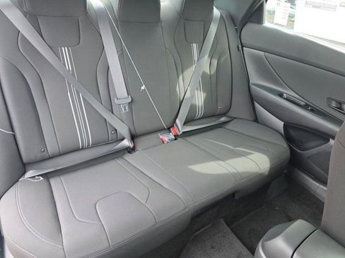 Certified 2025 Hyundai Elantra SEL image 27