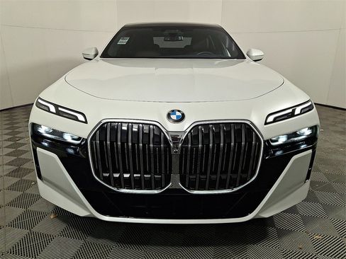 Used 2023 BMW 760i xDrive 760i xDrive image 2