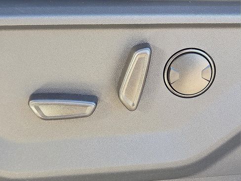 New 2025 Ford Expedition Active image 17