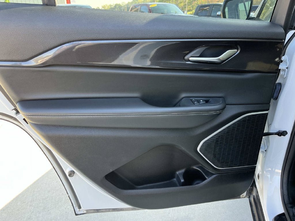 Used 2021 Jeep Grand Cherokee L Laredo w/ Luxury Tech Group I AWD/4WD image 19