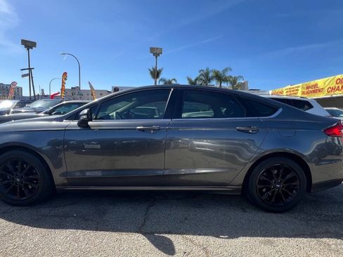 Used 2017 Ford Fusion SE image 7