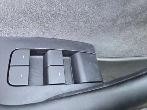 Used 2023 Tesla Model Y Performance image 13