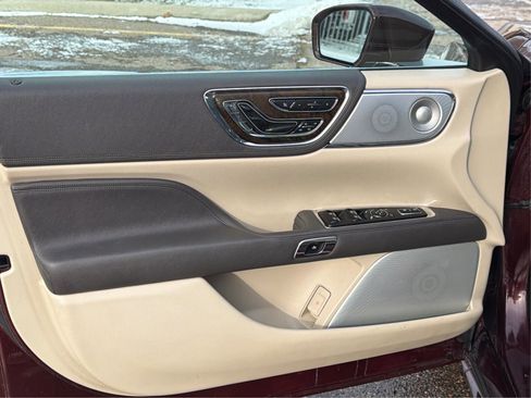 Used 2017 Lincoln Continental Reserve w/ Luxury Package image 14