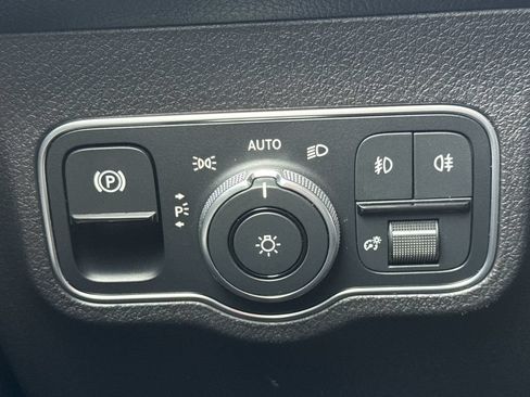 Used 2023 Mercedes-Benz GLB 250 4MATIC image 34