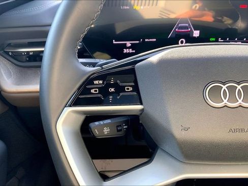 Used 2025 Audi Q5 Premium w/ Convenience Package image 23