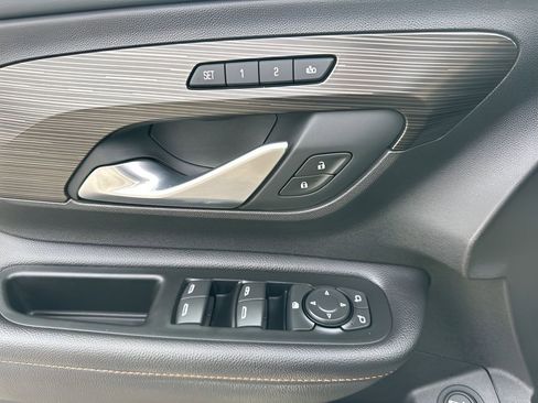 Used 2018 GMC Terrain SLT w/ Preferred Package image 28