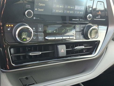 Used 2022 Toyota Highlander XLE image 21