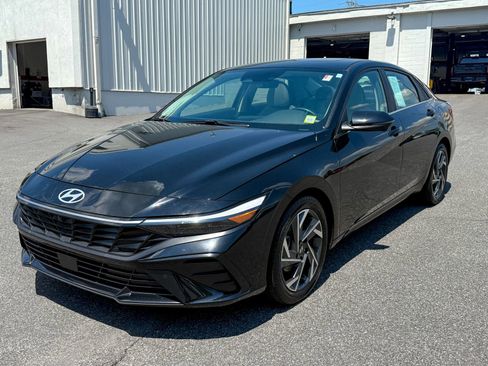 Used 2024 Hyundai Elantra Limited FWD image 3