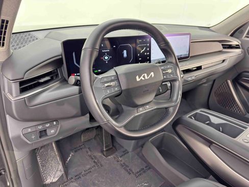 Used 2024 Kia EV9 Wind image 13