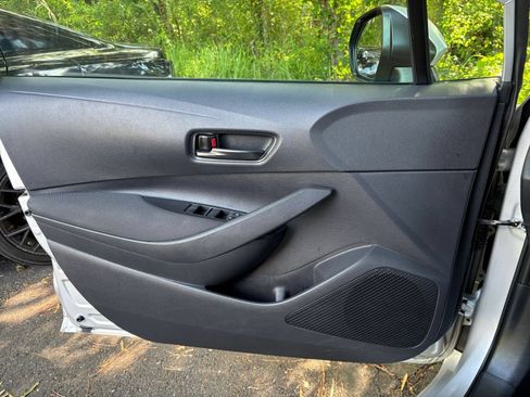 Used 2025 Toyota Corolla LE FWD image 18