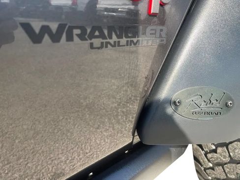 Used 2021 Jeep Wrangler Unlimited Rubicon w/ Cold Weather Group AWD/4WD image 12