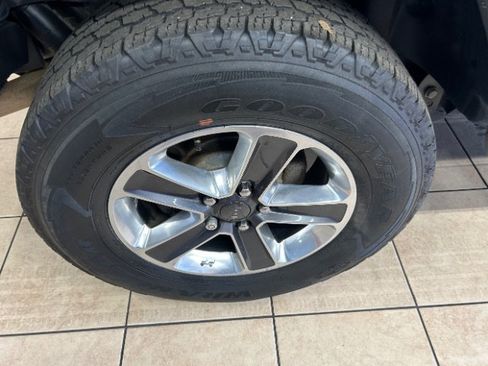 Used 2019 Jeep Wrangler Unlimited Sahara AWD/4WD image 19