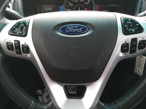 Used 2015 Ford Explorer XLT w/ Equipment Group 201A image 6