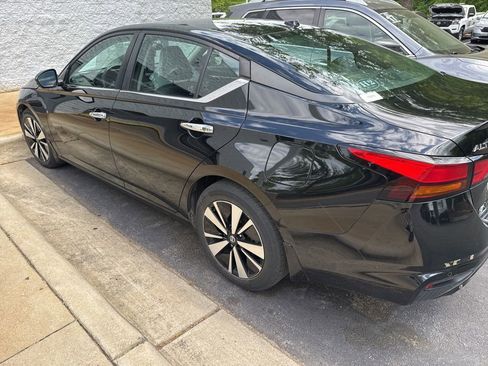 Used 2021 Nissan Altima 2.5 SV w/ SV Premium Package image 5