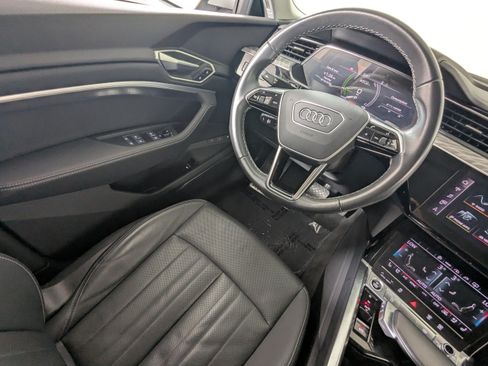 Used 2022 Audi e-tron Premium Plus w/ Premium Plus Package AWD/4WD image 11