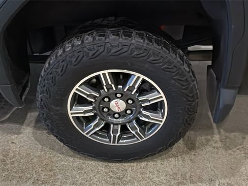 Used 2024 GMC Sierra 1500 AT4 w/ Technology Package image 10