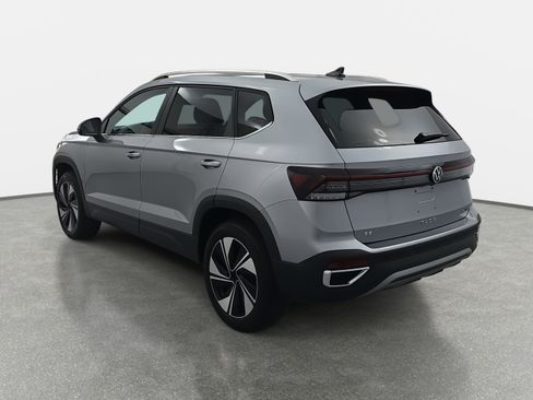New 2026 Volkswagen Taos SE image 5