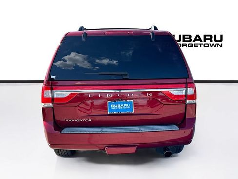 Used 2017 Lincoln Navigator Select RWD image 6