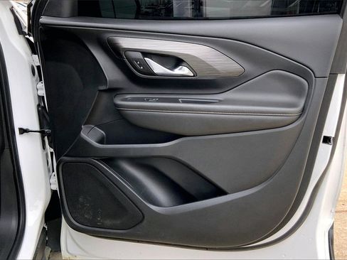 Used 2023 GMC Terrain SLE image 23