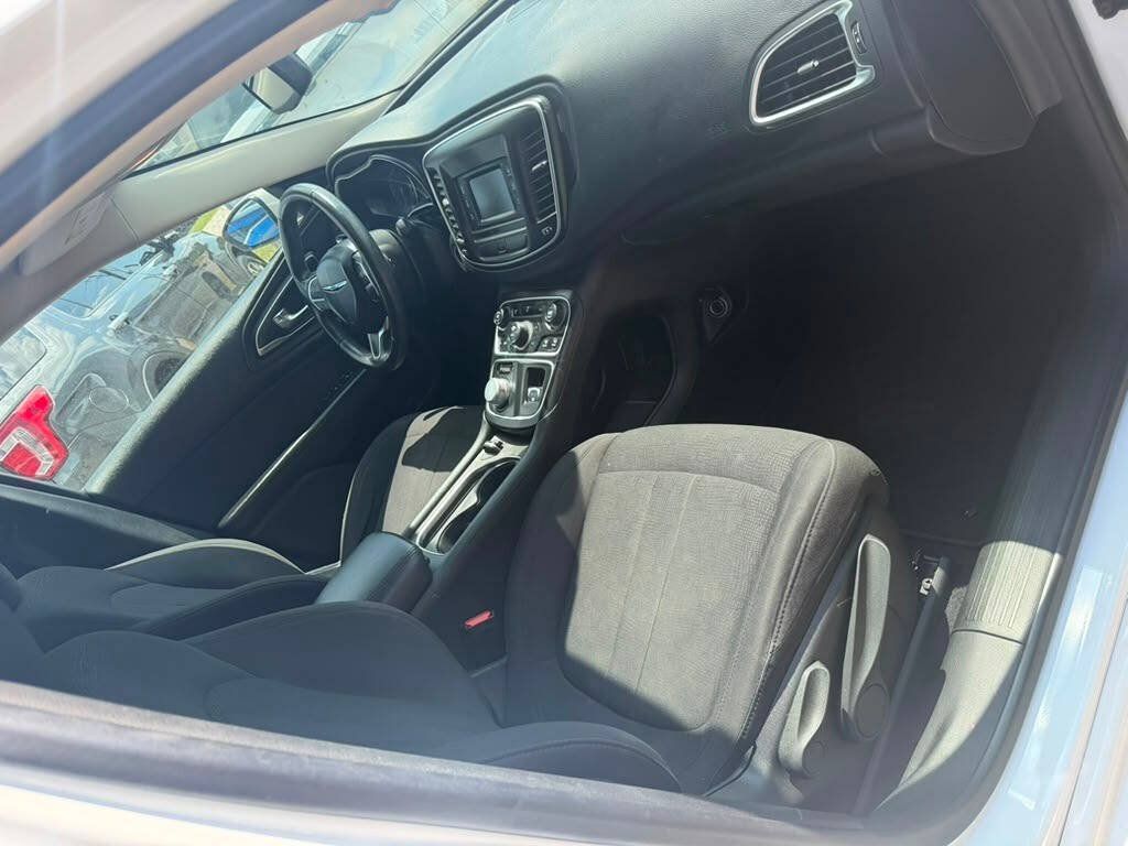 Used 2015 Chrysler 200 Limited w/ Convenience Group FWD image 10