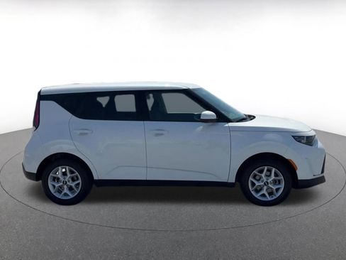 Used 2025 Kia Soul LX w/ LX Technology Package FWD image 16
