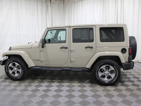 Used 2018 Jeep Wrangler Unlimited Sahara image 23