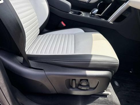 Used 2025 Land Rover Discovery Sport Dynamic SE AWD/4WD image 12