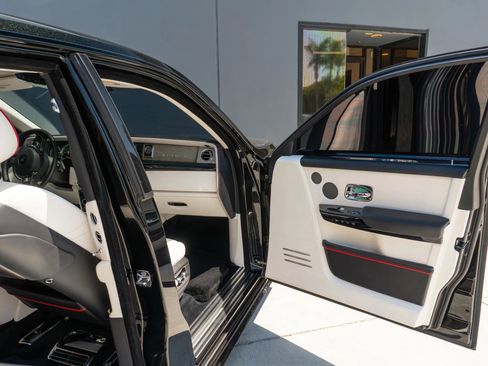 Used 2024 Rolls-Royce Phantom Sedan w/ The Phantom Package RWD image 75
