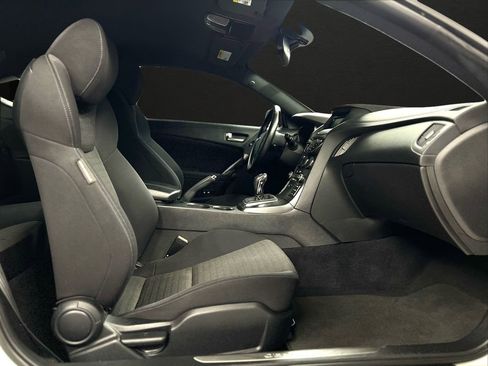 Used 2015 Hyundai Genesis 3.8 image 17