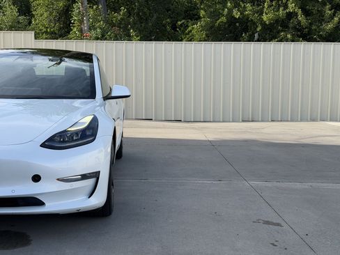 Used 2022 Tesla Model 3 Long Range AWD/4WD image 10