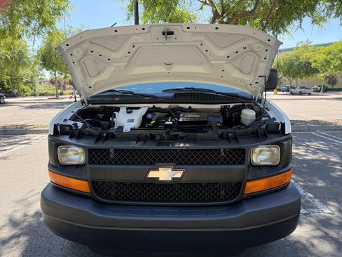 Used 2015 Chevrolet Express 2500 image 33