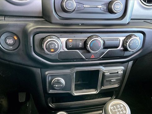 Used 2022 Jeep Wrangler Sport image 15