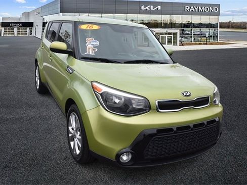 Used 2016 Kia Soul + image 9