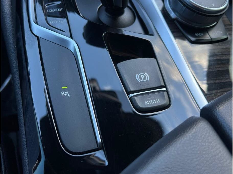 Used 2018 BMW 530i RWD image 16
