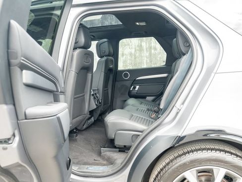 Certified 2025 Land Rover Discovery Dynamic SE AWD/4WD image 33