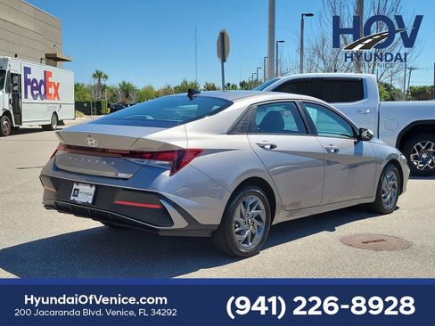 Certified 2024 Hyundai Elantra SEL image 7