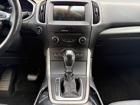 Used 2018 Ford Edge SEL w/ Equipment Group 201A AWD/4WD image 11