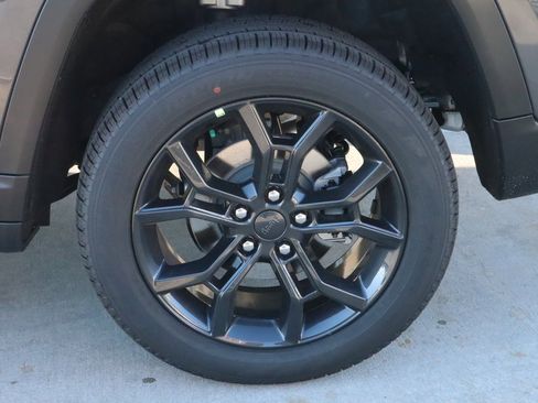 New 2025 Jeep Grand Cherokee Limited image 21