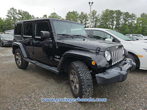 Used 2017 Jeep Wrangler Unlimited Sahara w/ Dual Top Group AWD/4WD image 5