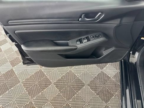 Used 2023 Nissan Altima 2.5 S FWD image 18