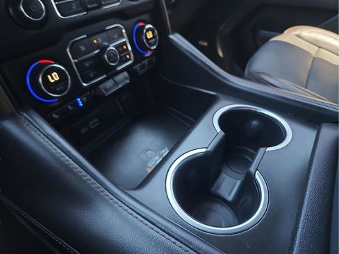 Used 2024 Chevrolet Tahoe High Country image 18