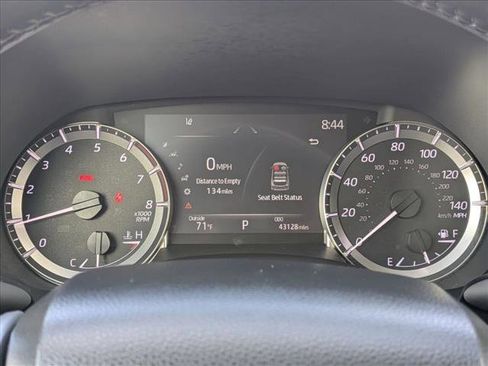 Used 2023 Toyota Highlander XLE image 12