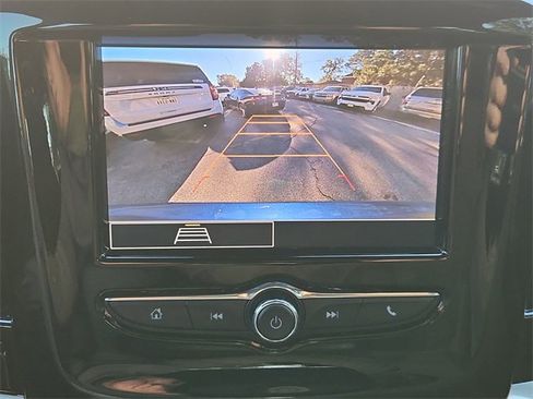 Used 2023 Chevrolet Traverse LT image 14