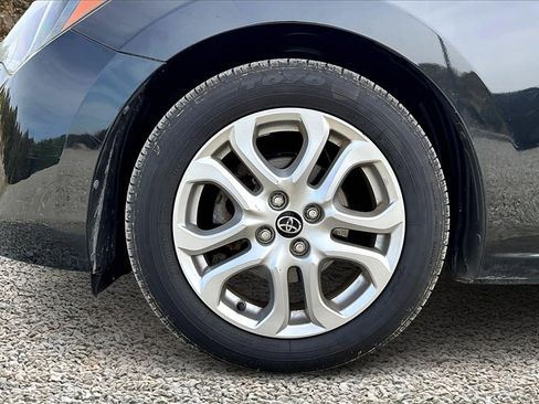 Used 2017 Toyota Yaris iA image 8