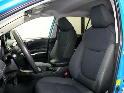 Used 2019 Toyota RAV4 LE FWD image 17