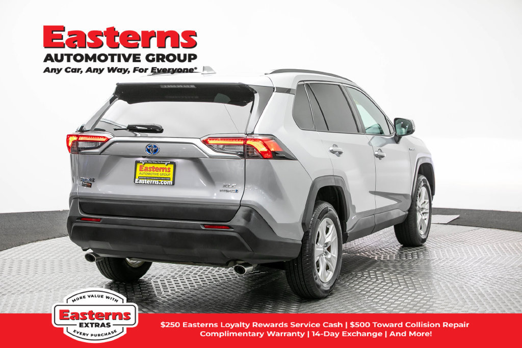 Used 2021 Toyota RAV4 XLE w/ XLE Grade Weather Package AWD/4WD image 6
